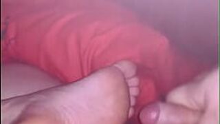 Кончи на ноги моей жены - порно видео