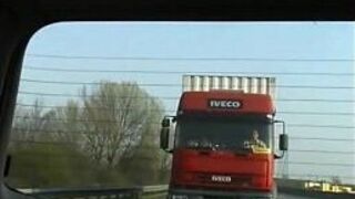 Порнозвезда Марина Рампанти трахается с водителями грузовиков - порно видео