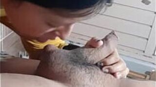 Непослушная любовница занимается случайным сексом на ее кухне - порно видео