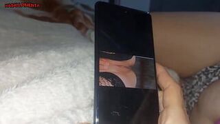 Я поймал жену, отправляющую обнаженное фото своему боссу, теперь все будут знать, какая она непослушная девчонка! - порно видео