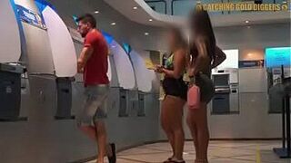 Две возбужденные задницы получают горячий хуй - порно видео