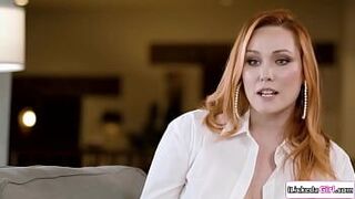 Мачеха с большими сиськами заставляет молодую женщину-лесбиянку сквиртовать - порно видео